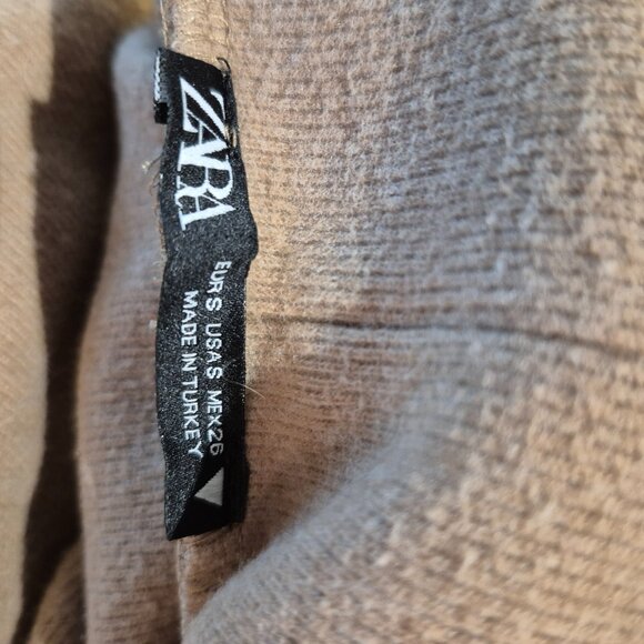 Zara Sleeveless Turtleneck - Picture 3 of 3